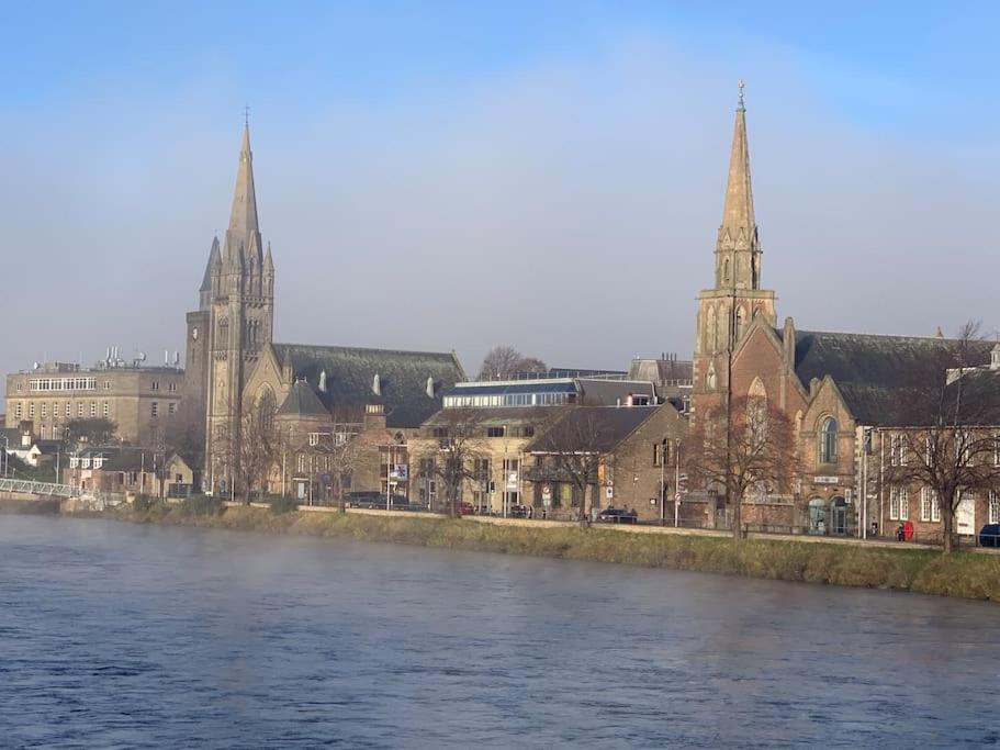 Inverness City Studio Apartment Sleeps 2 Dalneigh Bagian luar foto