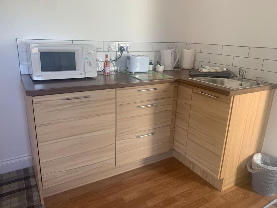 Inverness City Studio Apartment Sleeps 2 Dalneigh Bagian luar foto