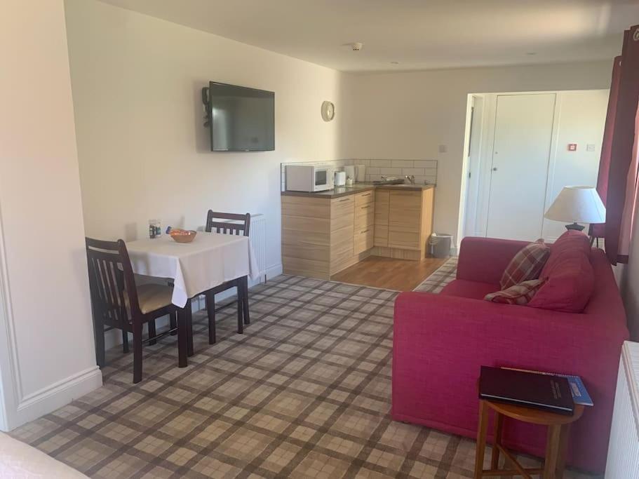 Inverness City Studio Apartment Sleeps 2 Dalneigh Bagian luar foto
